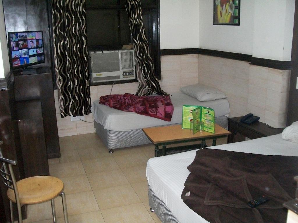 Hotel Milan Continental Delhi (National Capital Territory of India) Exterior photo